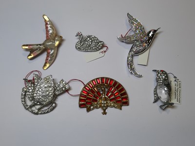 Lot 475 - Thirty-four vintage bird brooches and dress clips, 1930’s and later.