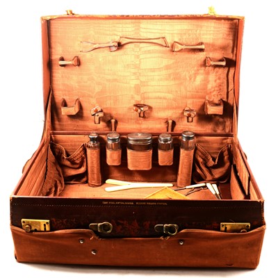 Lot 266 - Vintage leather travelling case