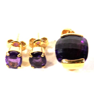 Lot 188 - An amethyst pendant and pair of earstuds.