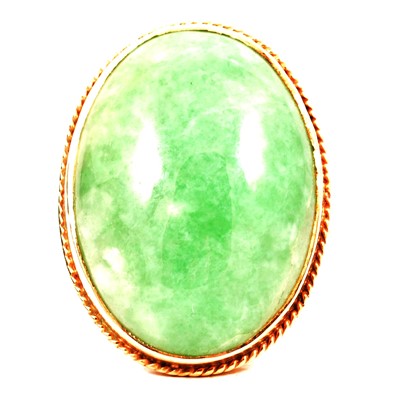 Lot 10 - A jadeite ring.