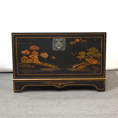 Lot 347 - Chinese "Chinoiserie" painted box