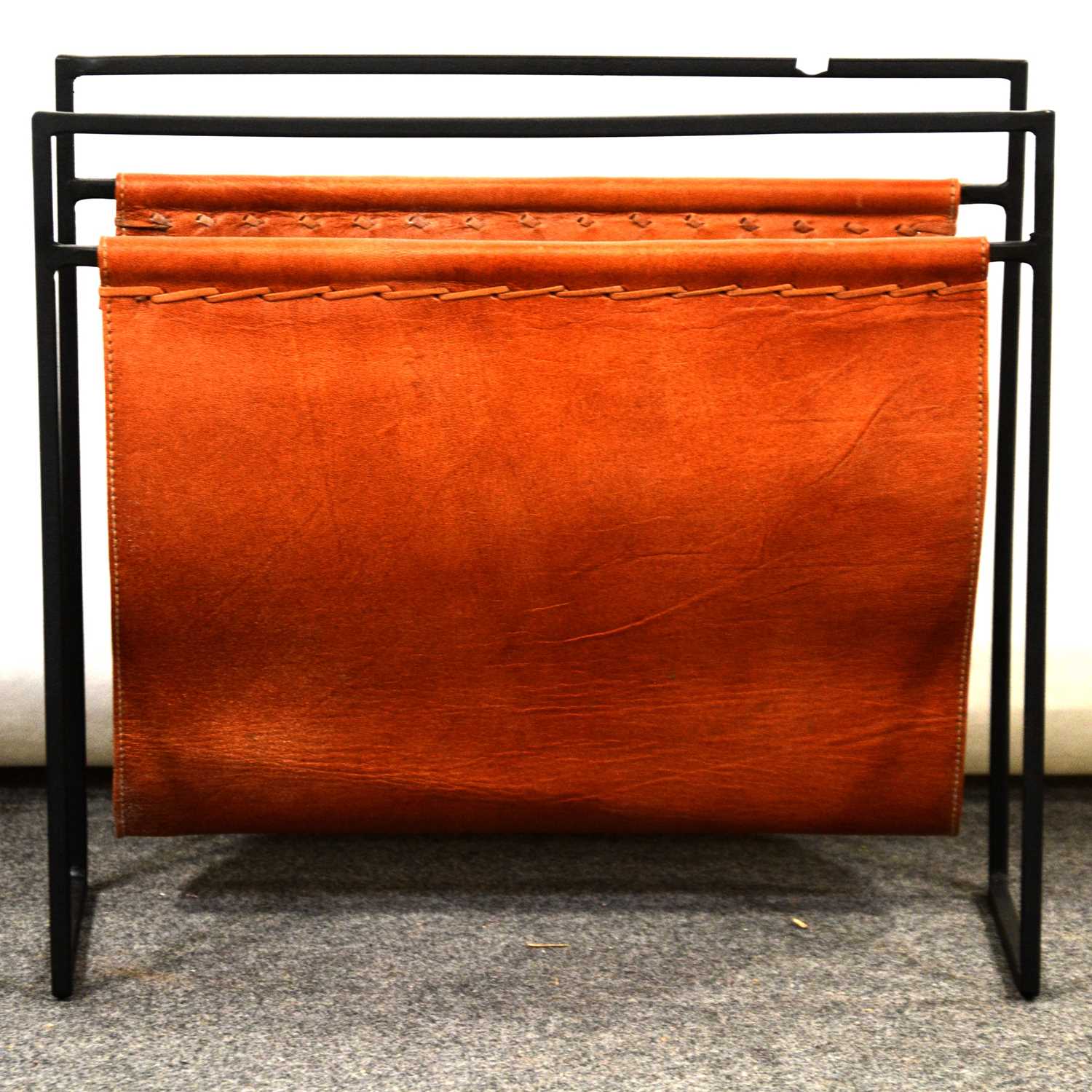 Lot 10 - Modern magazine rack