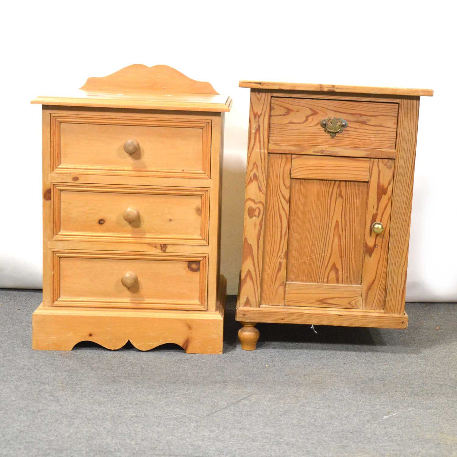 Lot 328 - Two pine bedside pedestals