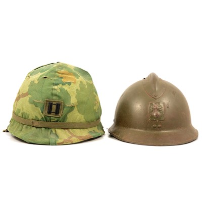 Lot 125 - Foreign military helmets