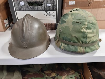 Lot 125 - Foreign military helmets