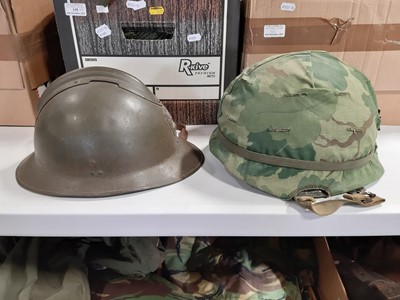 Lot 125 - Foreign military helmets