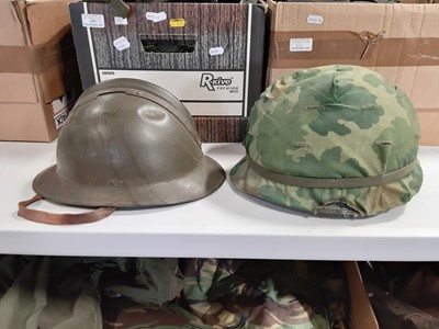 Lot 125 - Foreign military helmets