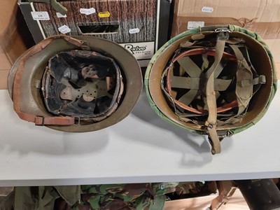 Lot 125 - Foreign military helmets