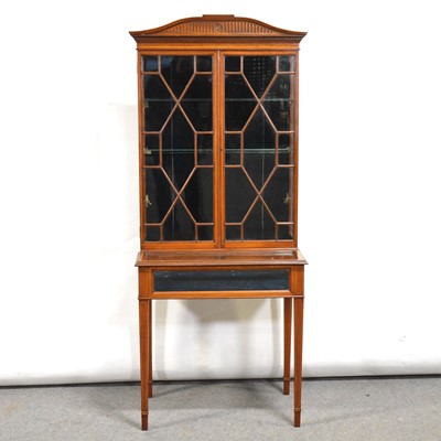 Lot 426 - Edwardian mahogany silver cabinet