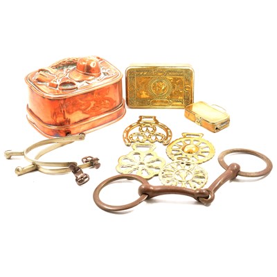Lot 117 - Collection of horse brasses, spurs, copper jelly mould, and Christmas tin