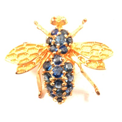 Lot 189 - A sapphire and yellow metal bee brooch