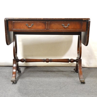 Lot 486 - Reproduction mahogany sofa table