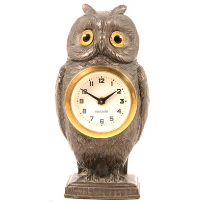 Lot 169 - Novelty German owl mantel clock with later dial and movement