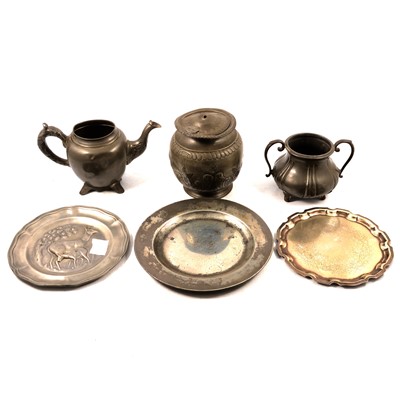 Lot 210 - Small quantity of assorted pewter