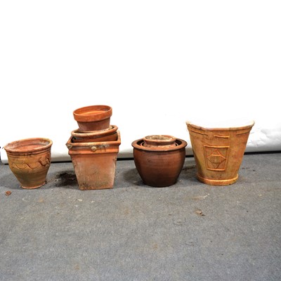 Lot 524 - Quantity of assorted terracotta garden pots and planters