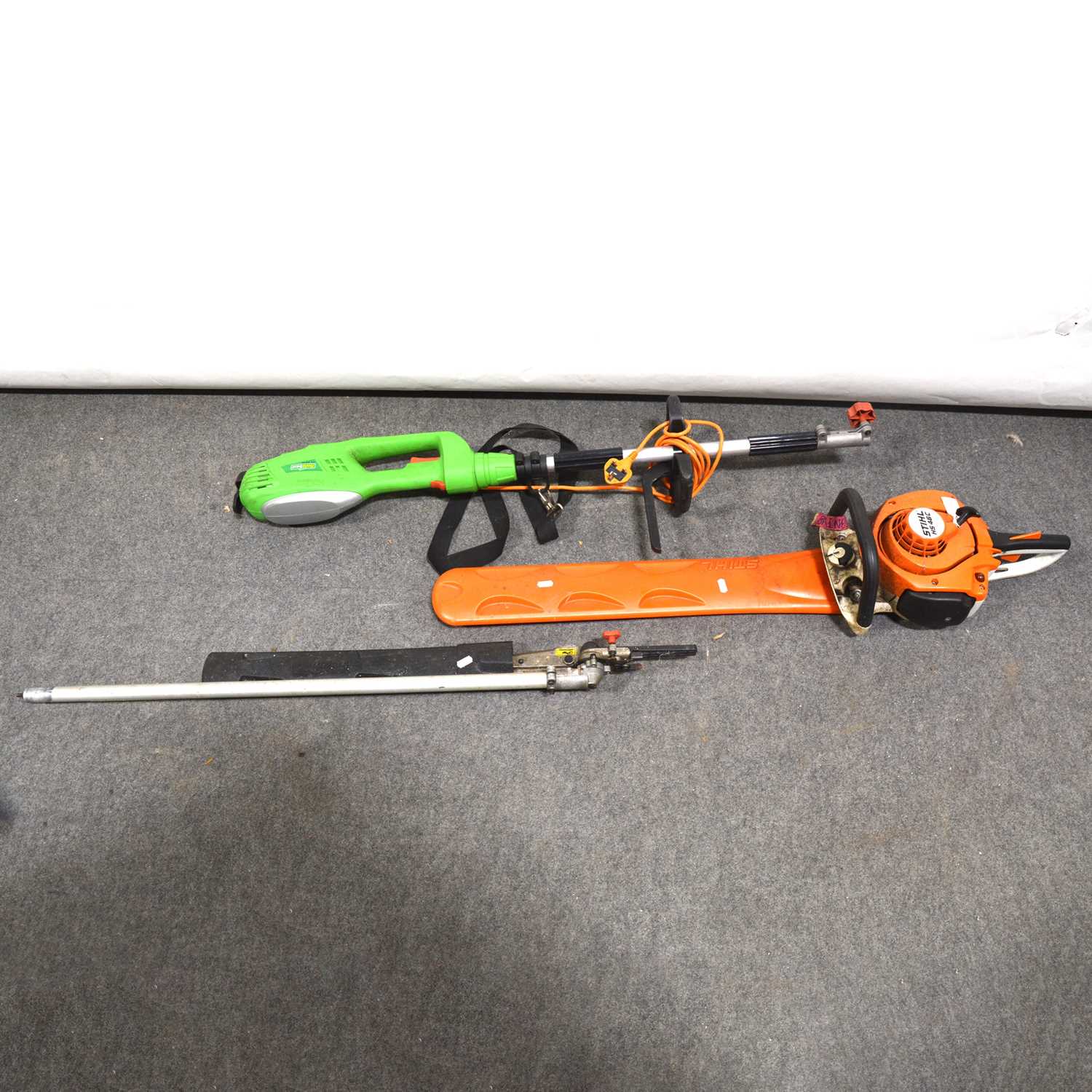 Lot 516 - Long reach hedge trimmer, Black and Decker