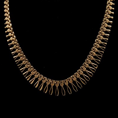 Lot 284 - A 9 carat yellow gold fringe necklace.