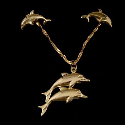 Lot 265 - A 9 carat yellow gold double dolphin pendant on a chain and pair of dolphin earstuds.