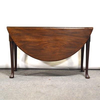 Lot 67 - George III mahogany gateleg table