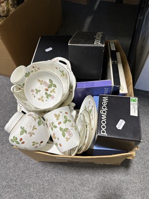Lot 100 - One box of Wedgwood Wild Strawberry pattern wares.