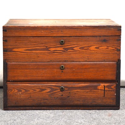 Lot 456 - Pitch pine box