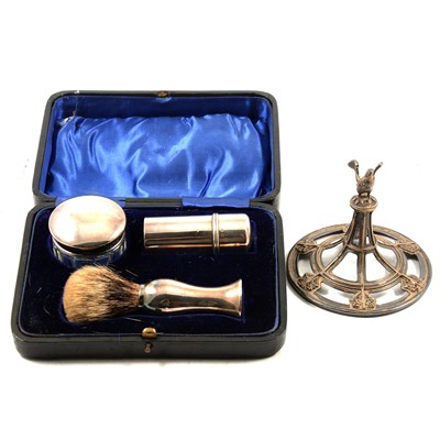 Lot 322 - Silver shaving set and a silver lid