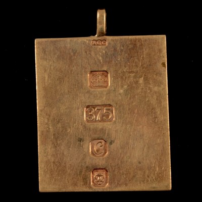 Lot 269 - A 9 carat yellow gold flat ingot pendant, AGC, London 1977.