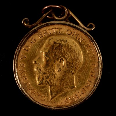 Lot 134 - A Gold Half Sovereign Coin pendant, George V 1914.