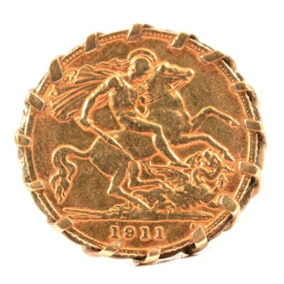 Lot 138 - A Gold Half Sovereign Coin ring, George V 1911.