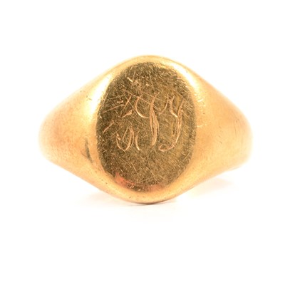 Lot 120 - An 18 carat yellow gold signet ring.