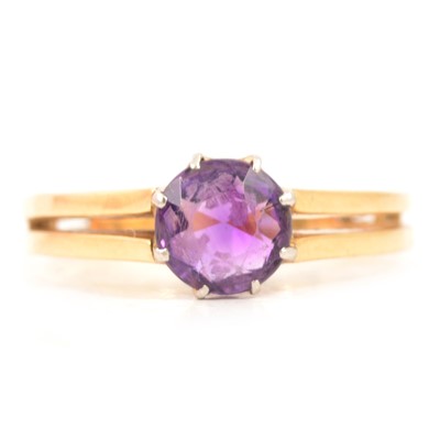 Lot 71 - An amethyst dress ring.