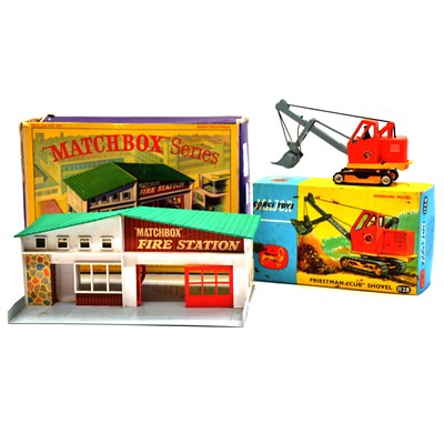 Lot 62 - Matchbox MF-1 fire station, Corgi Toys 1128, both boxed