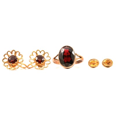 Lot 158 - A garnet dress ring and pair of earscrews, citrine earstuds.