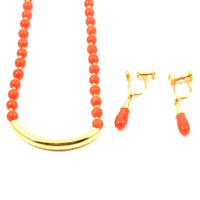 Lot 302 - A coral and yellow metal bead necklace and pair of coral earscrews.