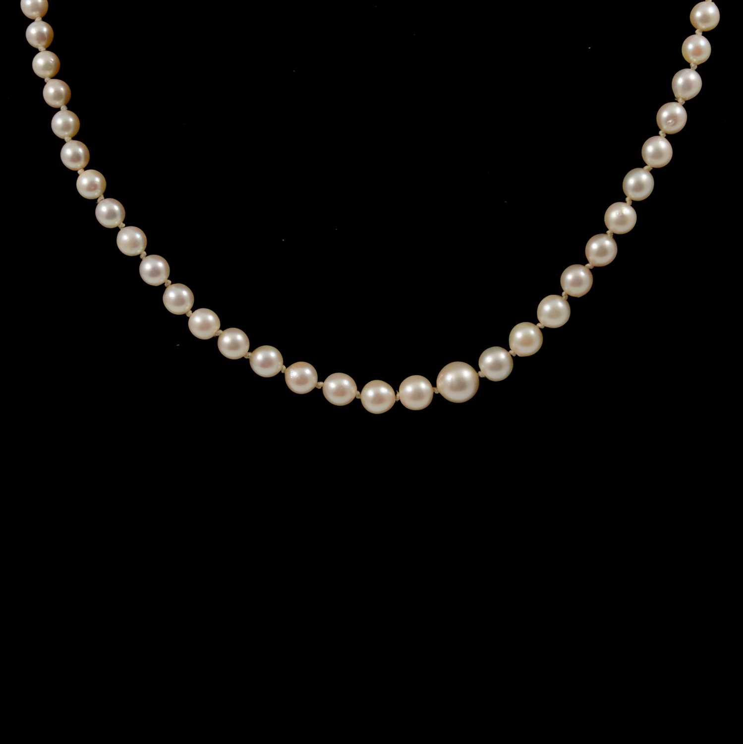 Lot 298 A Ciro cultured pearl necklace