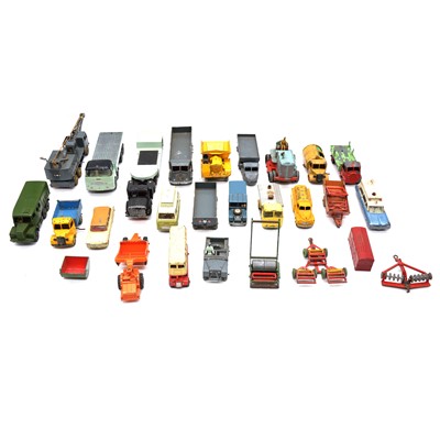 Lot 14 - A tray of die-cast model vehicles