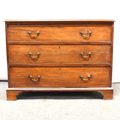 Lot 502 - Small George III mahogany chest of drawers