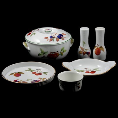 Lot 119 - Quantity of Royal Worcester Evesham ware