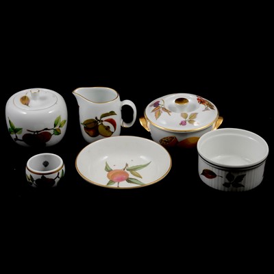 Lot 86 - Small collection of Royal Worcester Evesham tablewares