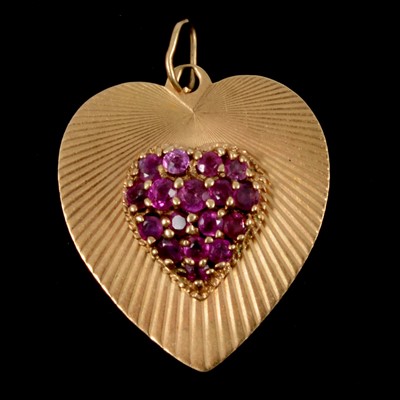 Lot 259 - A 14K heart pendant set with untested pink stones.