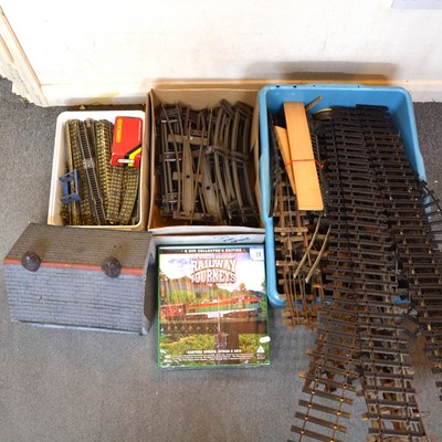 Lot 118 - A quantity of model railway track, including O gauge and OO gauge