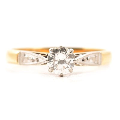 Lot 39 - A diamond solitaire ring.