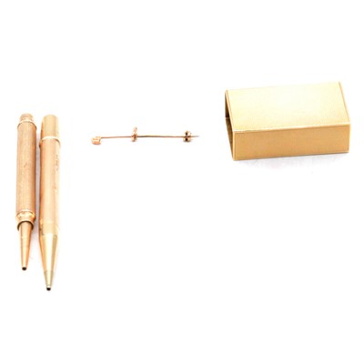 Lot 331 - A 9 carat gold matchbox holder, two gold propelling pencils and a broken brooch pin.