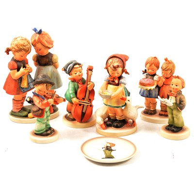 Lot 26 - Small collection of Goebel Hummel figures