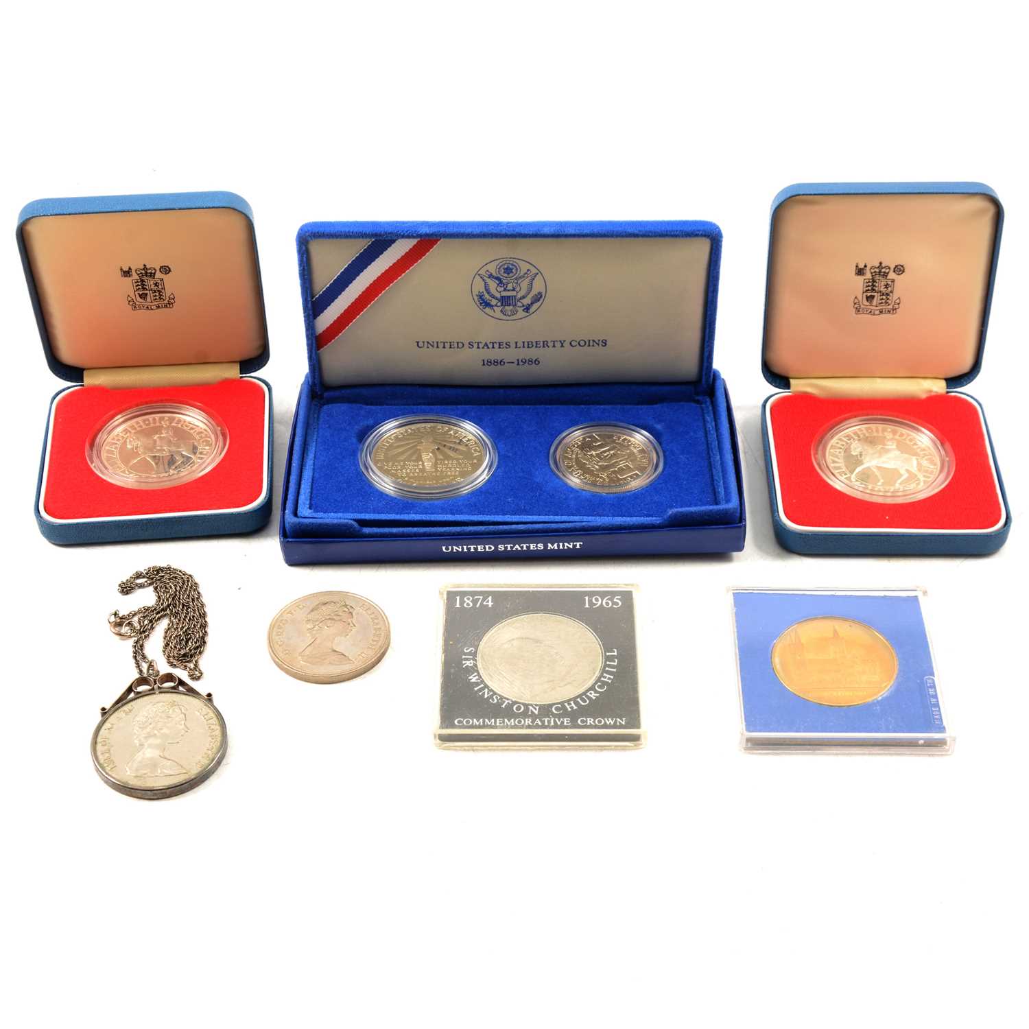 Lot 136 - Commemorative coins