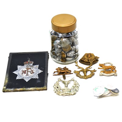 Lot 294 - Quantity of Regimental cap badges, badges, buttons, etc.