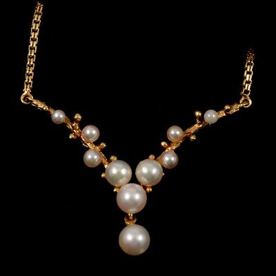 Lot 300 - A pearl and gold necklace.