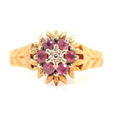 Lot 7 - A ruby and diamond reverse cluster ring.