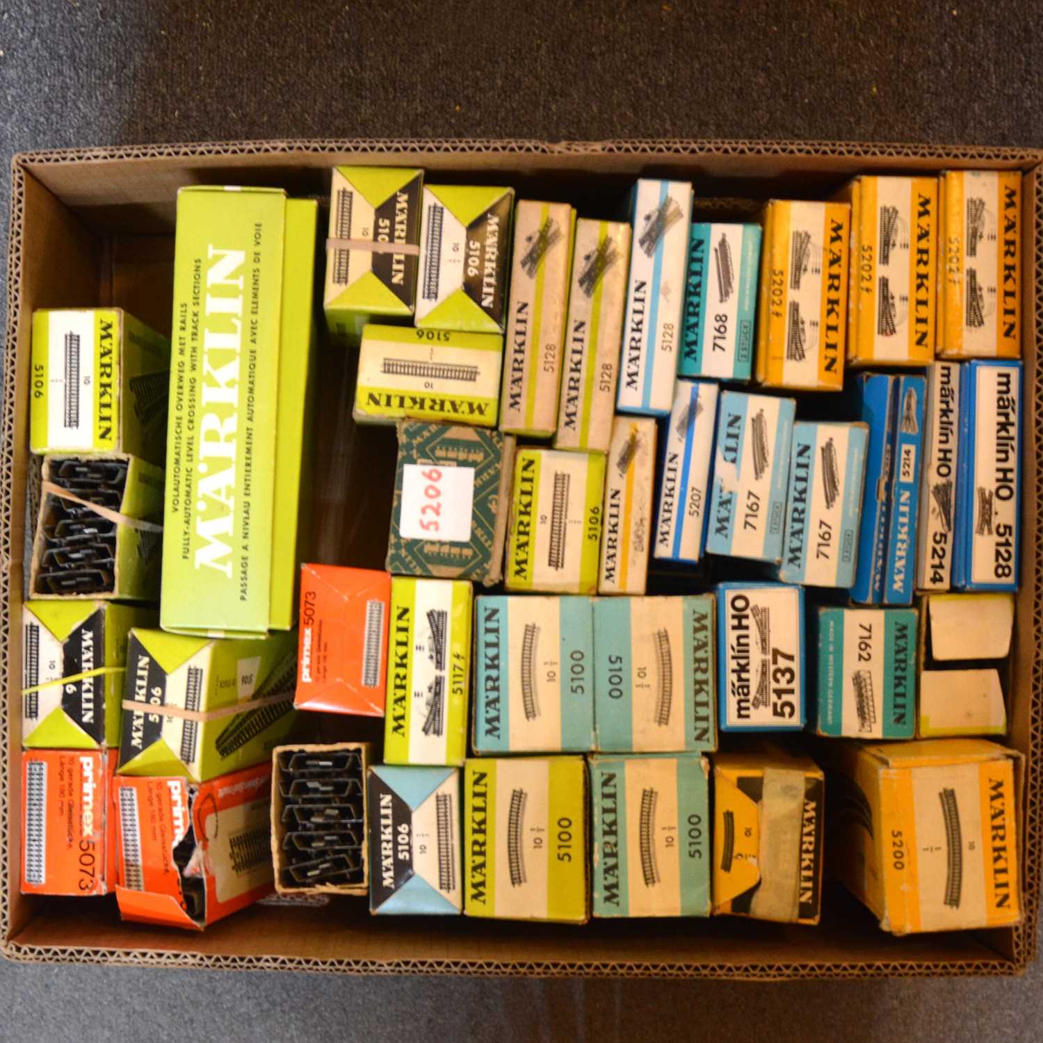 Lot 436 - A box of Marklin HO gauge track, including