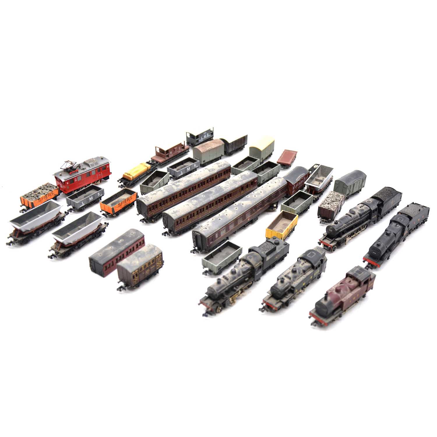 Lot 444 - A tray of N gauge model railway locomotives and coaches, including Grafar, Trix and Fleischmann